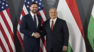 Vance arropa a Orbán en Budapest y acusa a Bruselas de injerencia en campaña