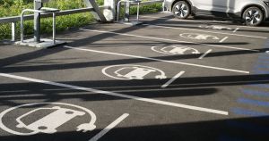 Un nouveau pacte d’autonomie énergétique est possible pour financer un boom social des voitures électriques, par Lucas Chancel