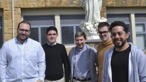 Mario, Jorge, José, Nacho y Odorico: la vocación de cuatro jóvenes menores de 30 años que se están formando para curas en Oviedo