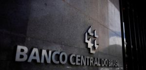 Juros, cada vez mais juros