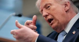 Exaliados de Trump reclaman su destitución por “incapacidad” tras las amenazas a Irán