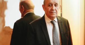 Jean-Yves Le Drian dans la tempête du Moyen-Orient