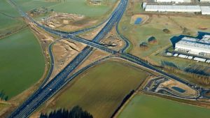 Motorvejen skal have slidlag på: Det har konsekvens for bilisterne