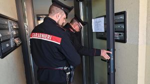 Il caso degli ufficiali giudiziari: lo sfratto è stato eseguito, mamma in un b&b con i suoi 2 figli minori