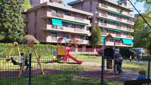 Nei giardinetti per i più piccoli tre giochi su quattro non a norma