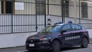 Ruba il rame dal tetto della casa che occupa abusivamente: arrestato