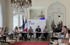 Tir de défense assoupli, démarches administratives facilitées : face au loup, le préfet présente un cadre « simplifié au service du pastoralisme »