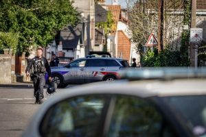 « Une scène choquante » : des coups de feu tirés à Gelos et deux hommes interpellés par la police qui a bouclé le quartier