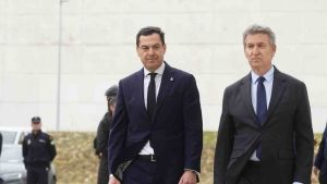 La doble oposición del PP: de lo que presume Moreno Bonilla reniega Feijóo