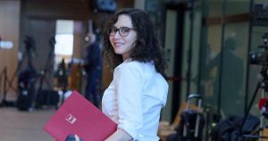 El WhatsApp de la comisión de drogas demuestra cómo el PP de Ayuso busca retorcer la ley tras su chapuza con los plazos