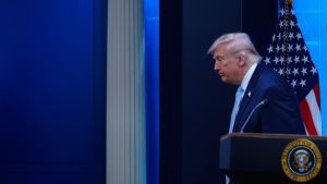 Perché Trump si è fermato e chi sta vincendo davvero: tutta la verità dietro la notte in cui l’attacco all’Iran è stato congelato