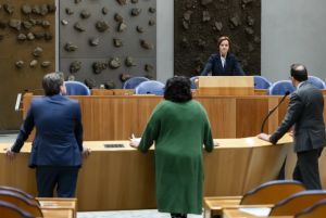 Van ‘jij-dag’ tot ‘woke’: hoe een taalgids tot een rel leidde