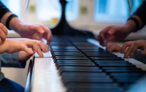 Die dunkle Seite der Klänge: Wie Musik und Krankheit zusammenhängen