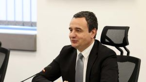 Aljbin Kurti posetio Severnu Mitrovicu, otvorio Poresku upravu