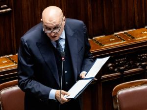 Iran, Meloni teme l'escalation militare. Crosetto sulle basi Usa: 