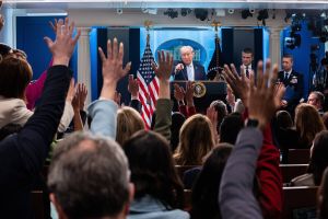 «Золотой век» Трампа полон дыр: Америка вырвалась из капкана, но точно не выиграла