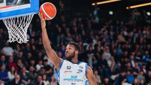 Abbandonato da due famiglie, il “canestro” di Eric dopo le cicatrici: chi è il nuovo giocatore della Libertas Livorno