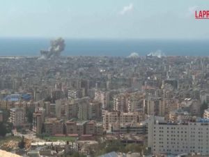Raid di Israele su Beirut, le immagini delle esplosioni
