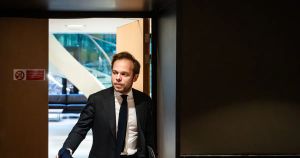 Commission d’enquête sur l’audiovisuel public : le grand détournement d’un Zola en carton