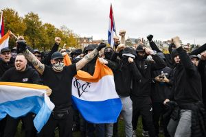 Zo sluit je fascisten op