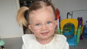 Påskehelt: Optiker åbnede butikken for en lille pige i nød