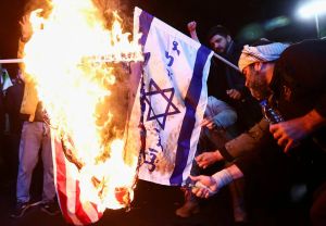 Entre les Etats-Unis et l’Iran, un cessez-le-feu fragile menacé par Israël