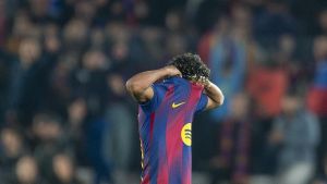 Al Barça se le escurre la vida en un minuto