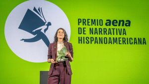 La argentina Samanta Schweblin gana el millón de euros del primer Premio Aena
