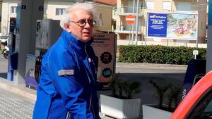 Benzinai preoccupati per l’estate in Versilia: “Domeniche senza auto? Per noi sarebbe il caos”