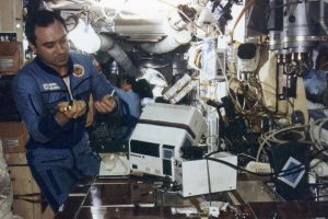 Для космонавтов предложили ввести новую специализацию: космонавт-ученый