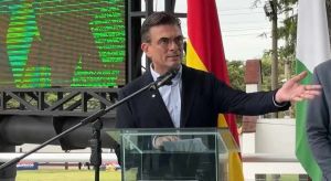 Paz promulga Ley 157 que permite conversión de pequeñas propiedades en medianas, campesinos anuncian marcha de rechazo