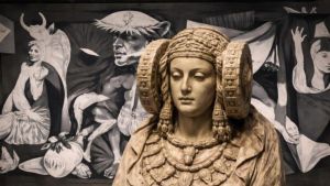 El ‘Guernica’ de Ayuso y la Dama incómoda de Elx