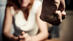 Trent’anni di umiliazioni e di violenze in casa. Il coraggio di denunciare. Marito condannato