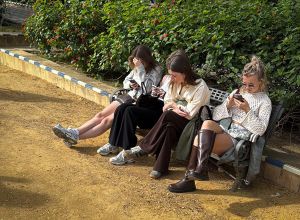 La inteligencia emocional de las amigas como alternativa a ChatGPT