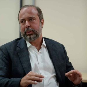 Instabilidade pré-eleitoral traz tensão e risco de traição