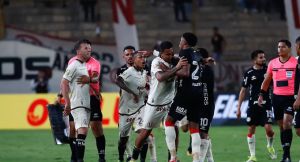 La dura respuesta de la U a sanción por insultos racistas y qué acciones legales evalúa contra quienes “le imputan un delito”