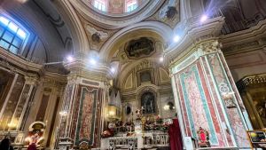 Il cold case della Via Crucis trafugata nell’84. Il parroco