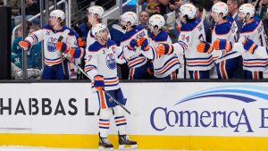Otherworldly McDavid helps Oilers bolster lead in Pacific Division