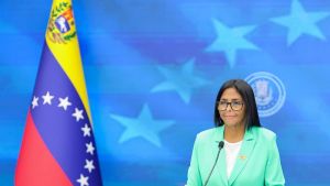 Delcy Rodríguez anuncia un aumento del salario mínimo y convoca a la oposición a no repetir los errores del pasado