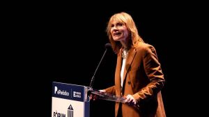 El PSC defiende que la bandera española ondee de forma permanente en la fachada del Parlament