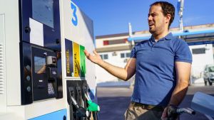 Spritpreise bleiben hoch: Warum Tanken trotz Waffenruhe und fallendem Ölpreis nicht sofort billiger wird