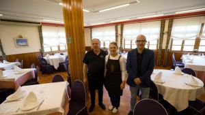 Luisa y Evelio regentan desde hace casi 40 años uno de los templos de la hostelería de Valdés, ubicado a pie de carretera: 