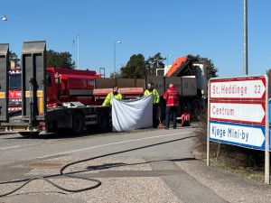 Cyklist død efter højresvingsulykke i stærkt befærdet lyskryds