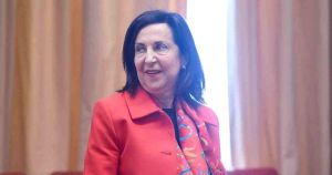 Robles deja en evidencia a Ester Muñoz tras restar importancia a la detención del casco azul español: 