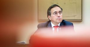 Exteriores desmiente a Génova: Albares sí fue invitado a la Cumbre de Londres por la crisis en el estrecho de Ormuz