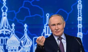 Zakaj si Putin ob vojni v Iranu lahko le mane roke?