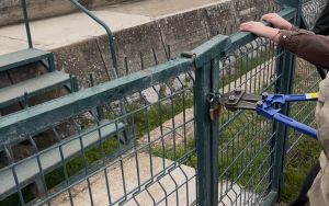 ODTÜ’de öğrenciler Devrim Stadyumu’nun kilitlerini kırdı