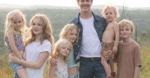 A impressionante semelhança de filha com James Van Der Beek