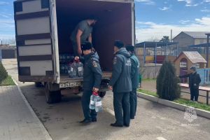 «Носки с дырками и клоунские костюмы»: волонтёры в Дагестане призвали не отправлять пострадавшим хлам