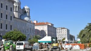A Trieste le venderigole tornano a casa: dopo 11 anni il mercato riabbraccia Ponterosso